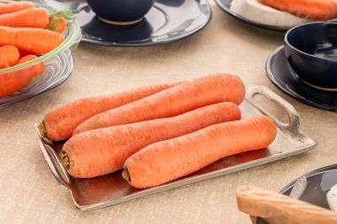 Sebzeli havuç soyulmuş..