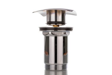 Alt metal duş vanası, makro, beyaz arka planda izole edilmiş..