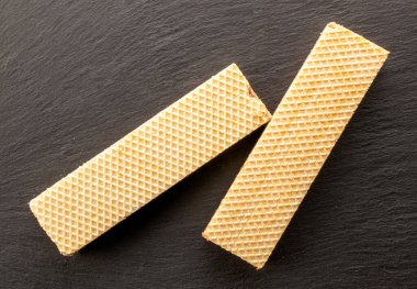 İki vanilyalı gofret, kayrak taşı, makro, üst manzara..