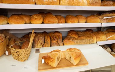 Fırında taze kokulu ekmek.