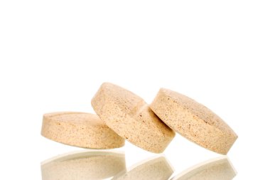 Tıbbi ilaçlar, makro, beyaz arka planda izole edilmiş..