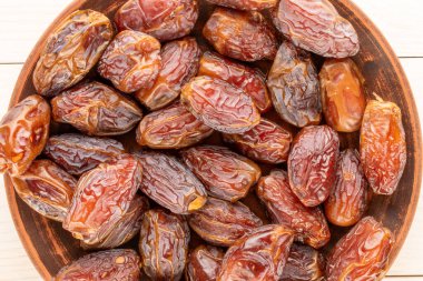 Çamur plaka, makro, üst görünüm üzerinde birkaç tatlı kurumuş çukur hurma..