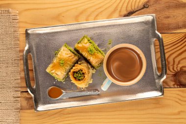 Metal tepside ballı Baklava, üst manzara..