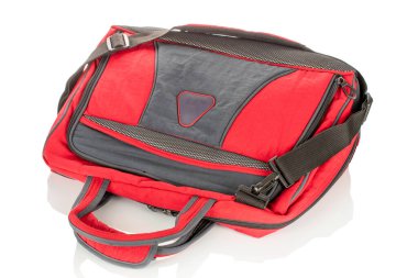 Bilgisayar ya da diğer şeyler için bir çanta, makro, beyaz arka planda izole edilmiş..