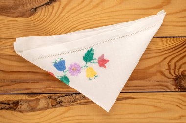 Evde işlemeli keten peçeteler, yakın çekim, üst görünüm..