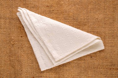 Jüt kumaş üzerine keten peçeteler, yakın plan, üst manzara..
