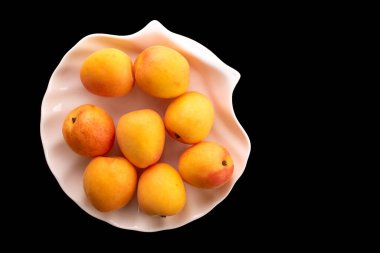 Tatlı organik kayısılar, yakın çekim, üst manzara..