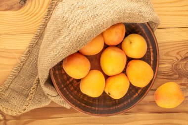 Tatlı organik kayısılar, yakın çekim, üst manzara..