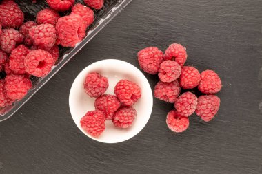 Tatlı taze ahududu, makro, üst manzara.