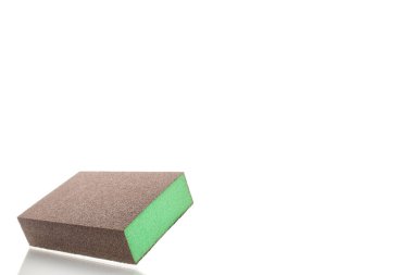 El zımparalama kağıdı, makro, beyaz arka planda izole edilmiş..