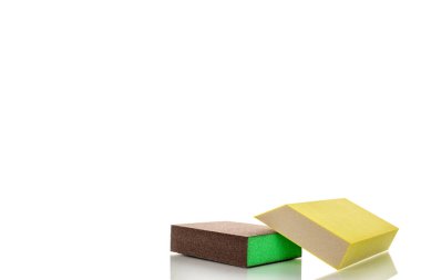 Zımpara kağıdı, makro, beyaz arkaplanda izole edilmiş.