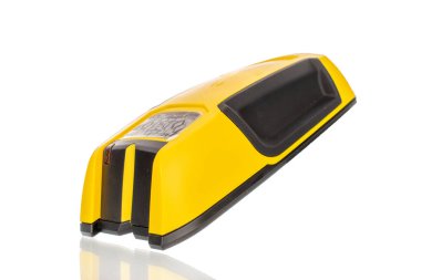 Elektrik kablo dedektörü beyaz arkaplanda izole edildi, yakın plan..