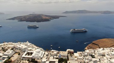Santorini adası hava manzarası, kaldera, Fira başkenti, Ege denizi, Kiklad, Yunanistan