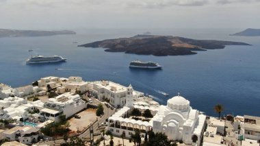Santorini adası hava manzarası, kaldera, Fira başkenti, Ege denizi, Kiklad, Yunanistan