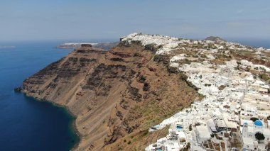 Santorini adası, kaldera, Firostefani ve Imerovigli 'nin havadan görünüşü Skaros kayası, Ege denizi, Cyclades, Yunanistan