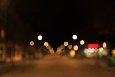 Bokeh 'in şehir, dükkan, restoran, restoran ve sokak manzarasının soyut ve bulanık arkaplanı. Ürünlerinizi sosyal medyada reklam yapmak ve iş görüntüsü almak için göstermelik, göstermelik veya montajda kullanılabilir. Boşluk ve montaj için düzenle veya düzenle.