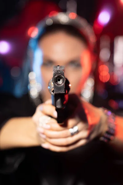 Stock image Beautiful, brunette with a gun in her hand