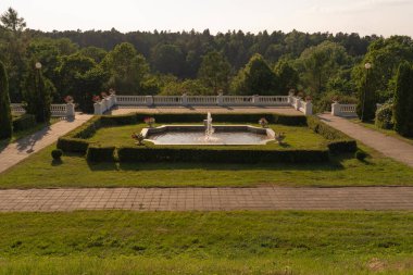 Estonya 'daki Toila Oru Parkı. Ana çeşme. Estonya 'nın ilk başkanının yazlık konutu.