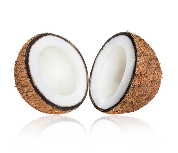 Dwie Połówki Kokosowego Zbliżenia Wyizolowane Białym Tle — Zdjęcie stockowe
