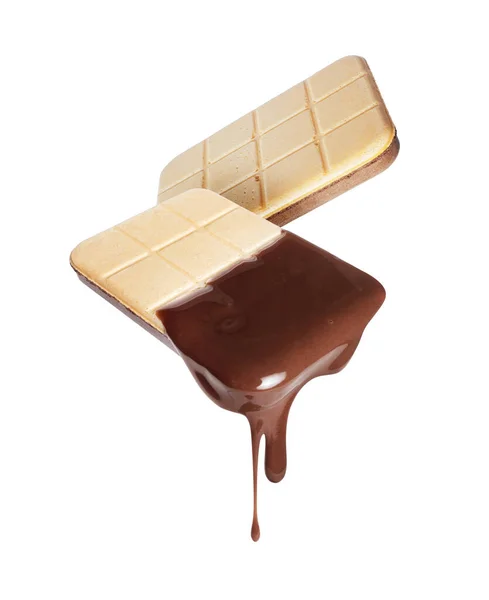 Geschmolzene Schokolade Tropft Von Knusprigen Keksen Auf Transparentem Hintergrund — Stockfoto