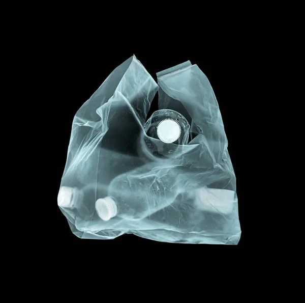 Transparante Plastic Tas Met Plastic Flessen Een Zwarte Achtergrond — Stockfoto