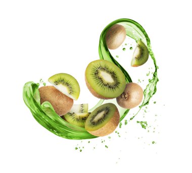 Beyaz arka planda izole edilmiş meyve suyu damlalarıyla Kivi meyvesi