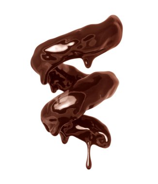 Beyaz arka planda izole edilmiş erimiş çikolatadan yapılmış parlak kahverengi spiral.