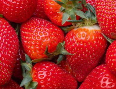 Üst manzara çilekleri kapanıyor. Arka plan olarak çilek