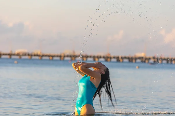 Belo Turista Emergindo Água Mar Caribe Riviera Maia México Sob — Fotografia de Stock