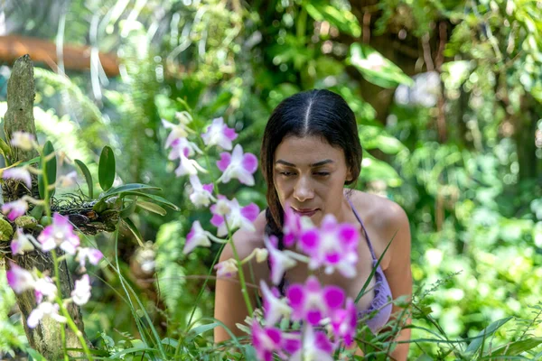 Szexi Fiatal Nézi Orchideák Bohém Növények Élő Múzeum Üvegház Xcaret — Stock Fotó