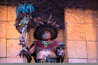 Xcaret, Meksika, 25 Aralık 2022 - Meksika Maya Riviera 'sındaki Xcaret Parkı gibi kalıntıları ve şehirleri ile antik Maya uygarlığını koruyan yağmur ormanlarındaki büyük Maya büyücüsü.