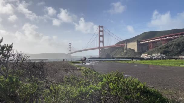 Den Berömda Golden Gate Bridge Över Bukten San Francisco Staden — Stockvideo