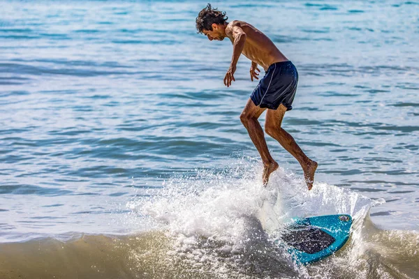 Playa Del Carmen Mexico April 2023 Surfer Jumping Surfboard Wave — Stock Photo, Image