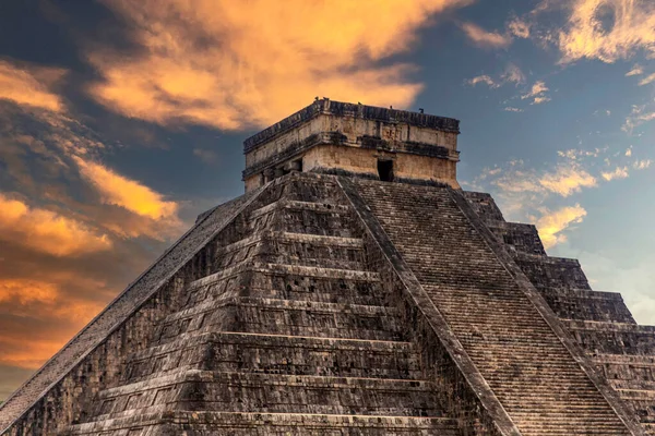 Pirámide Chichén Itzá Honor Del Dios Kukulkán Bajo Una Hermosa — Foto de Stock