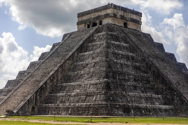 Chichen Itza Kastélya Temploma Híres Apokaliptikus Mexikói Maja Piramis Kék — Stock Fotó