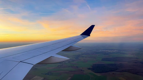 Avión Desde Donde Puede Ver Ala Comercial Cuerpo Ancho Ascendiendo —  Fotos de Stock