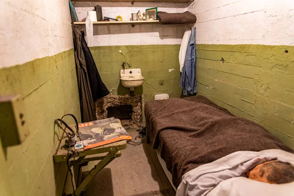 stock image San Francisco, USA, June 16, 2023: Cell of one of the Anglin brothers who escaped from the maximum security federal prison of Alcatraz, located in the middle of the North American bay.