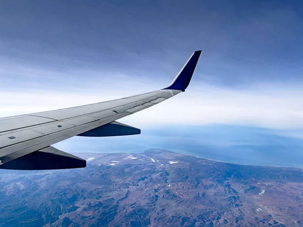 멕시코의 바하칼리포르니아 코르테즈해 태평양 상공을 비행기 날개는 바다의 아름다운 풍경이다 — 스톡 사진