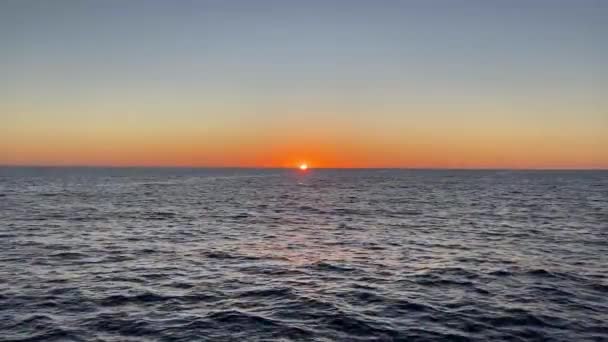 位于加州海湾的圣卢卡斯角 在美丽的橙色日落下将科尔特斯海与太平洋隔开 墨西哥南下加利福尼亚的位置 概念船 — 图库视频影像