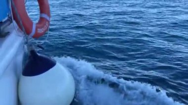 Kaliforniya Körfezi 'ndeki hızlı yelkenli gemi. Cape Saint Luke Kemeri' ni, Pasifik Okyanusu 'nu Cortez Denizi' nden, Baja California Sur 'daki Meksika' yı biliyor. Kavram tekneleri.