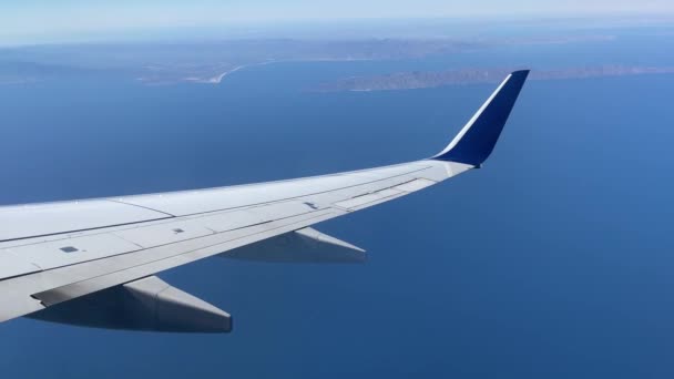カリフォルニア湾の民間航空機はカリフォルニア湾とメキシコ南部の太平洋を隔てており ケープセントルーク国際空港に向かっている 平面概念 — ストック動画