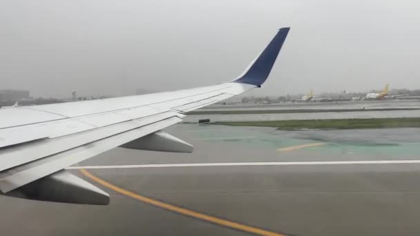 Samolot Komercyjny Kursujący Pasie Startowym Międzynarodowego Lotniska Los Angeles Startujący — Wideo stockowe