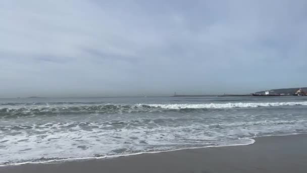 Olas Del Océano Pacífico Estrellan Una Playa Ciudad Mexicana Ensenada — Vídeos de Stock