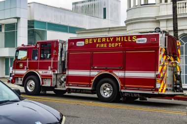 Los Angeles, Amerika Birleşik Devletleri; 15 Ocak 2023: Resmi Beverly Hills itfaiye aracı, Rodeo Drive gibi bu şehrin sokaklarında dolaşıyordu..
