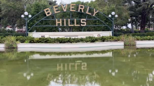 Διάσημο Σήμα Beverly Hills Στην Αμερικανική Πόλη Του Λος Άντζελες — Αρχείο Βίντεο