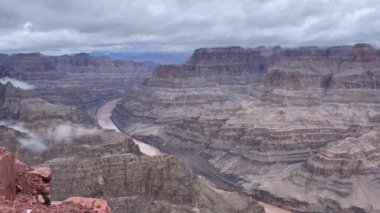 Colorado Kanyon Ulusal Parkı 'nın Kartal noktası, ABD' de Arizona ve Nevada sınırı üzerinde..