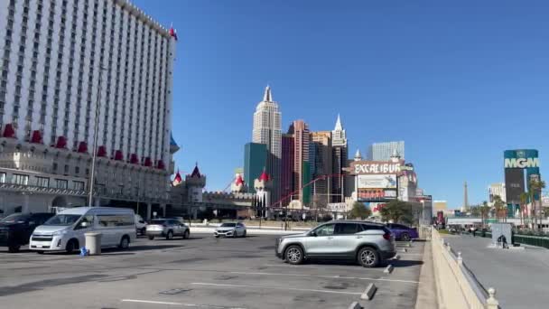 Las Vegas Eua Outubro 2023 Estacionamento Hotel Cassino Excalibur Las — Vídeo de Stock