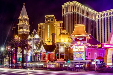 Las Vegas; ABD; 19 Ocak 2023: Las Vegas Bulvarı, bu bulvar kumarhanelerle, otellerle ve poker ve Rus ruleti oynamak için temalı tatil beldeleriyle dolu..