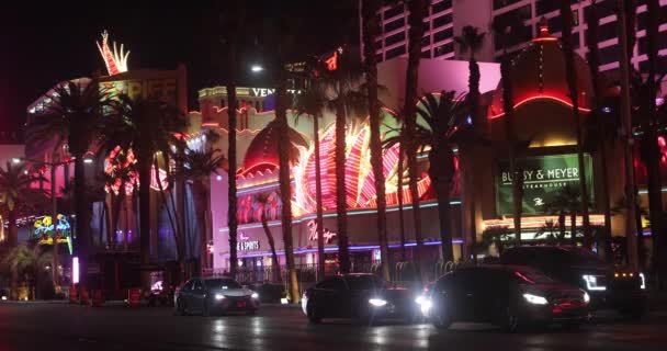 ラスベガス アメリカ 11月 2023 素晴らしいとよく知られているラスベガスストリップの写真 この大通りは ポーカーとロシアのルーレットと賭け金を再生するカジノ ホテルやテーマのリゾートでいっぱいです — ストック動画