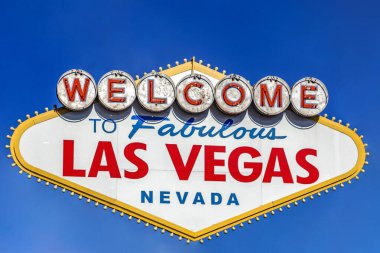 Las Vegas 'a hoş geldiniz işareti, mavi gökyüzü diyor ki: 